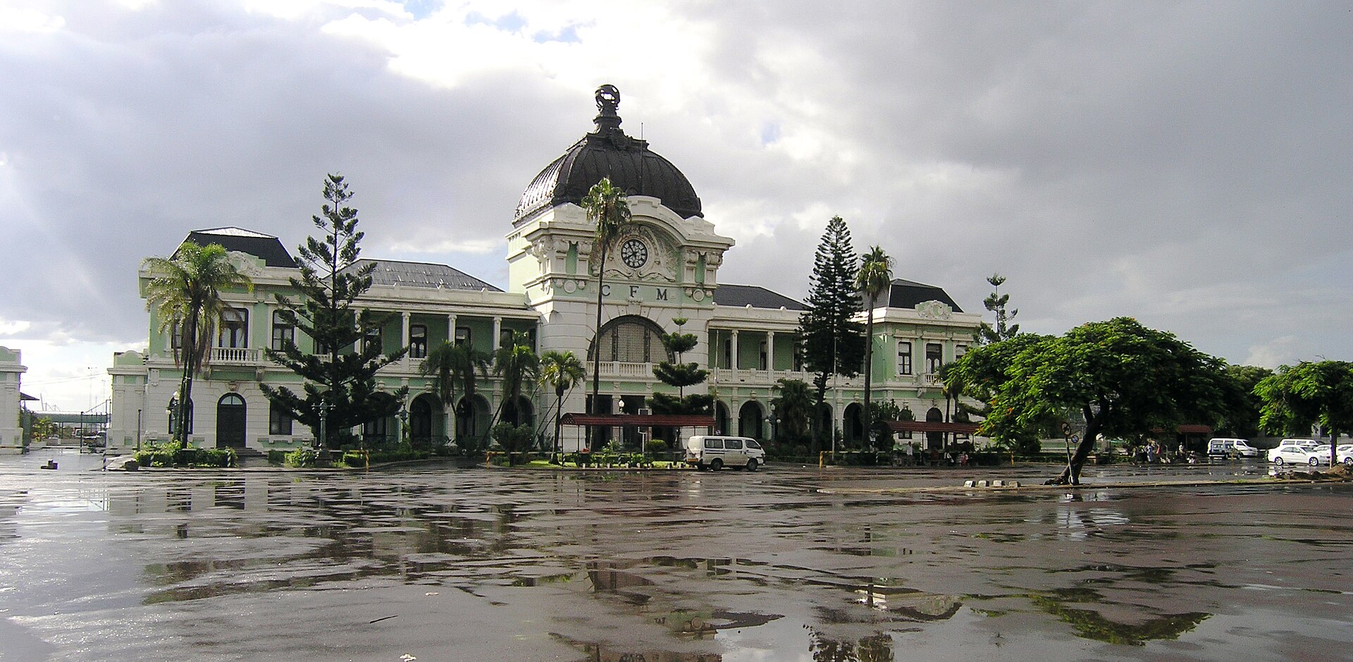 Railway Station & Baixa
