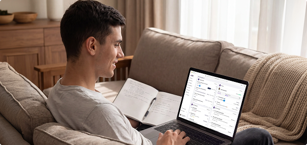 Student learning online from home